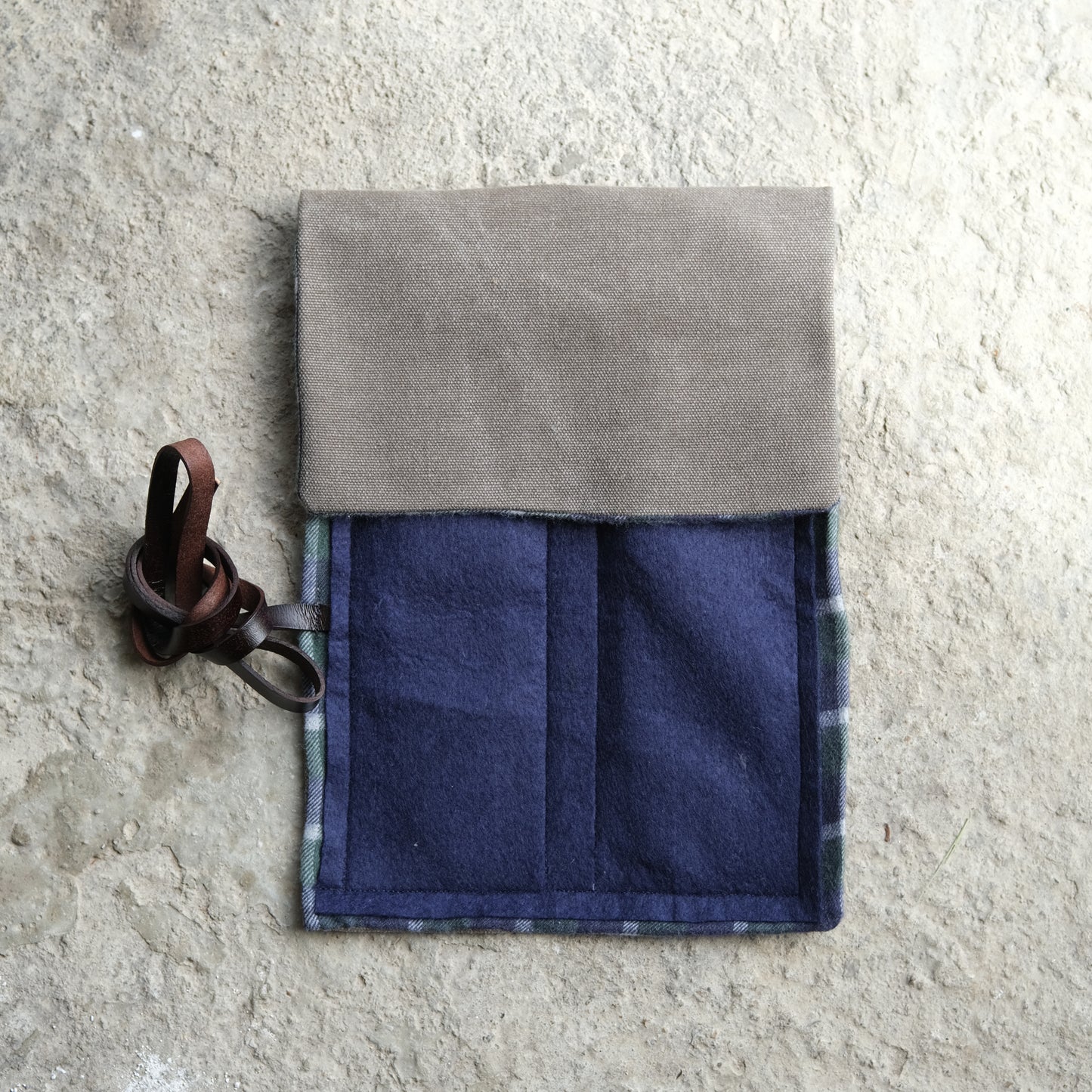 POCHETTE COUTEAUX MINI • GABARDINE & TARTAN MARINE