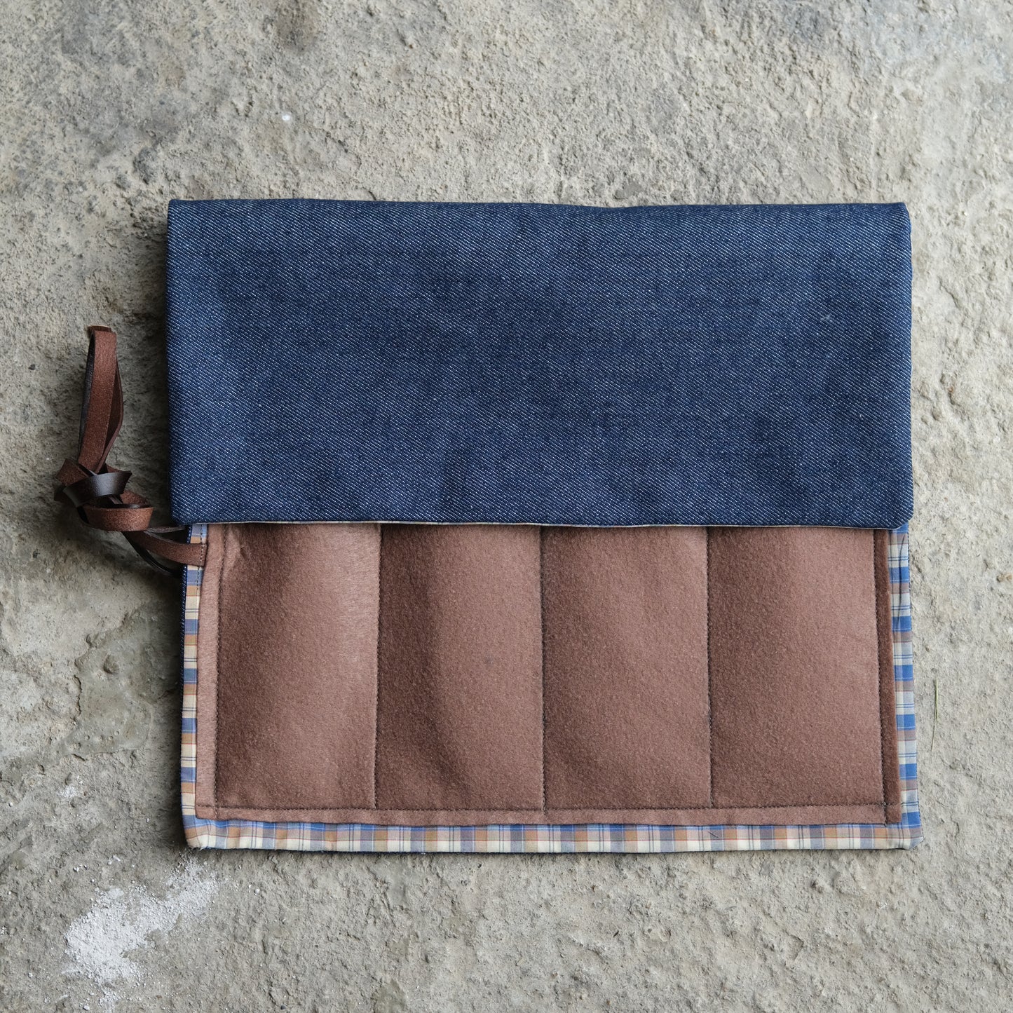 POCHETTE COUTEAUX • DENIM & BRUN